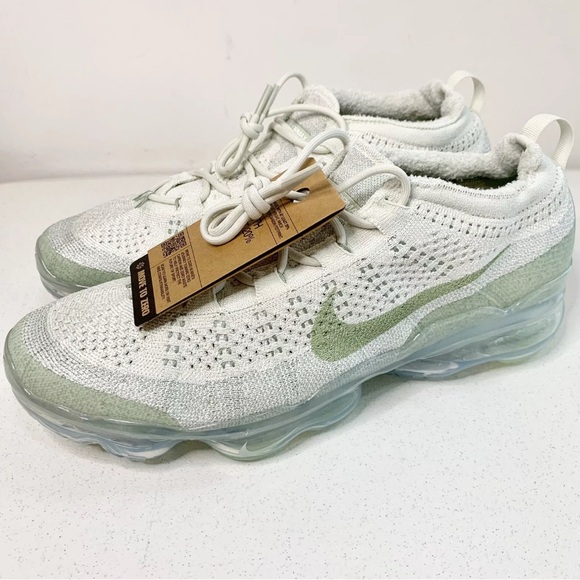 Nike Women's White and Green Sneaker Size 12/ Men’s 10.5 - Picture 6 of 10